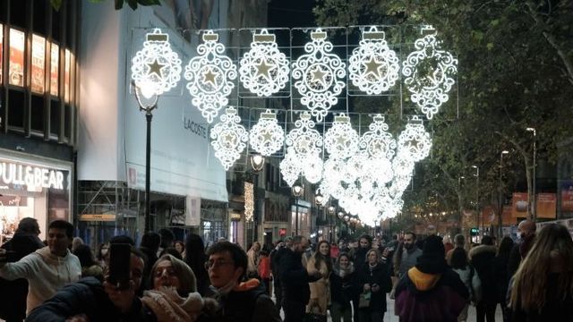 La calle de el Portal de l'Àngel muy concurrida / PABLO MIRANZO - MA