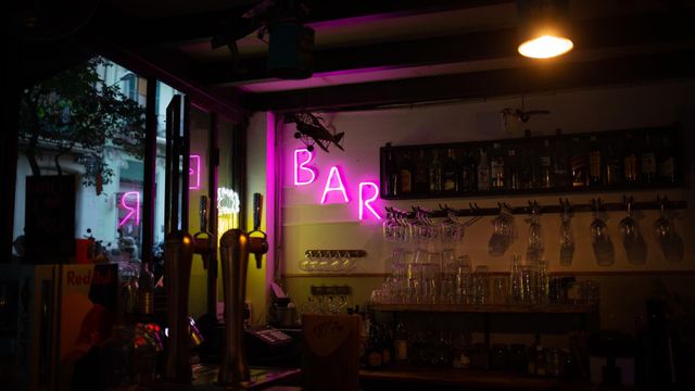 Interior de un bar de una calle céntrica de Barcelona, a 14 de octubre de 2021 / David Zorrakino - Europa Press