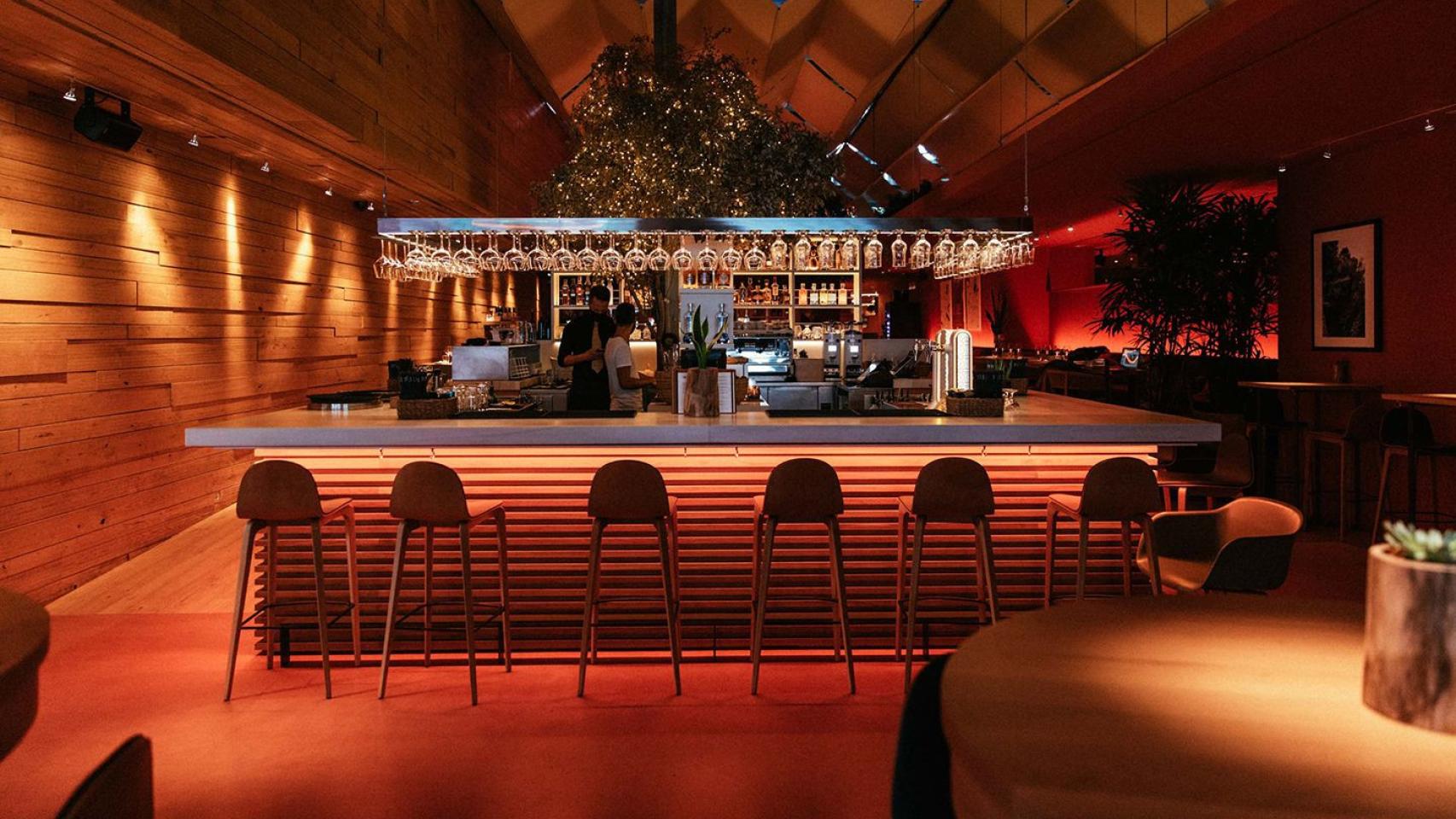 La barra del restaurante Tierra Brava del Mercat del Ninot