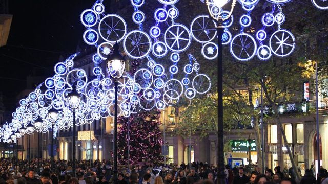 Barceloneses en el centro de Barcelona durante una campaña de Navidad pasada / AJUNTAMENT DE BARCELONA