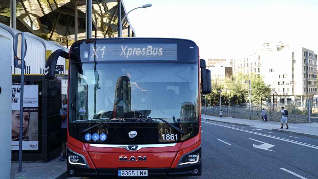 Uno de los buses Exprés de Barcelona, el X1