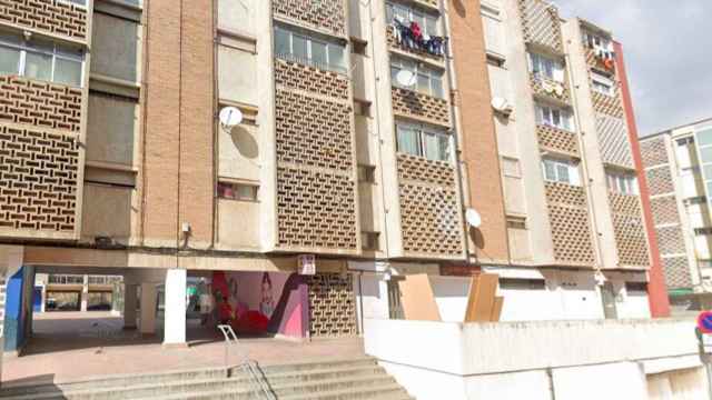 El bloque de la calle Vallcivera 22 de Ciutat Meridiana, donde ocurrió el crimen / GOOGLE STREET VIEW