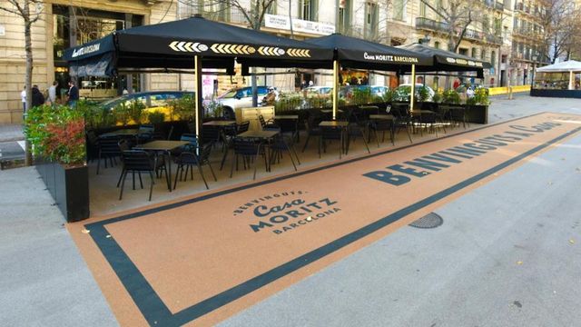 Terraza de la Casa Moritz, en rambla de Catalunya / MORITZ