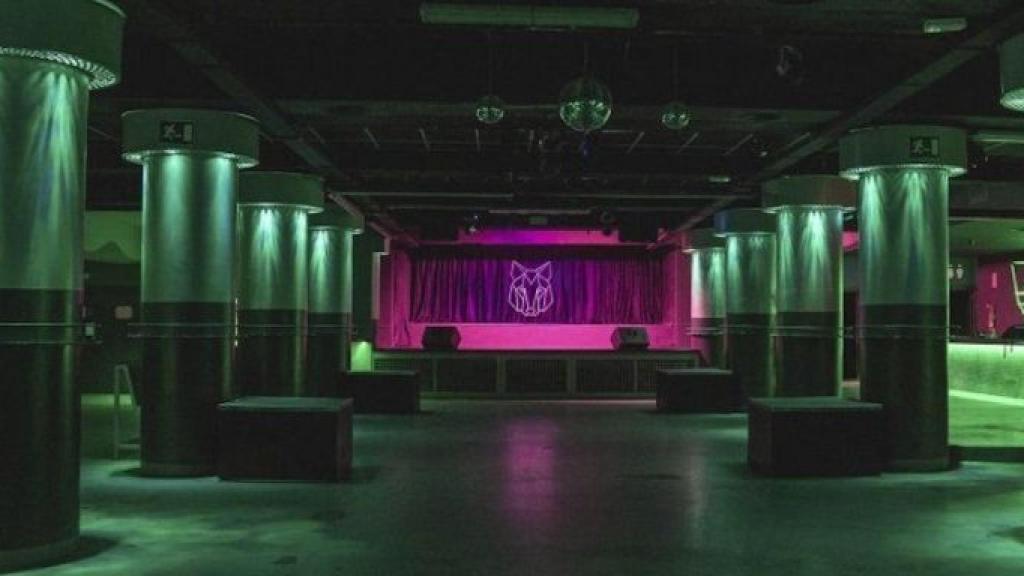 Interior de la discoteca Wolf / WOLF