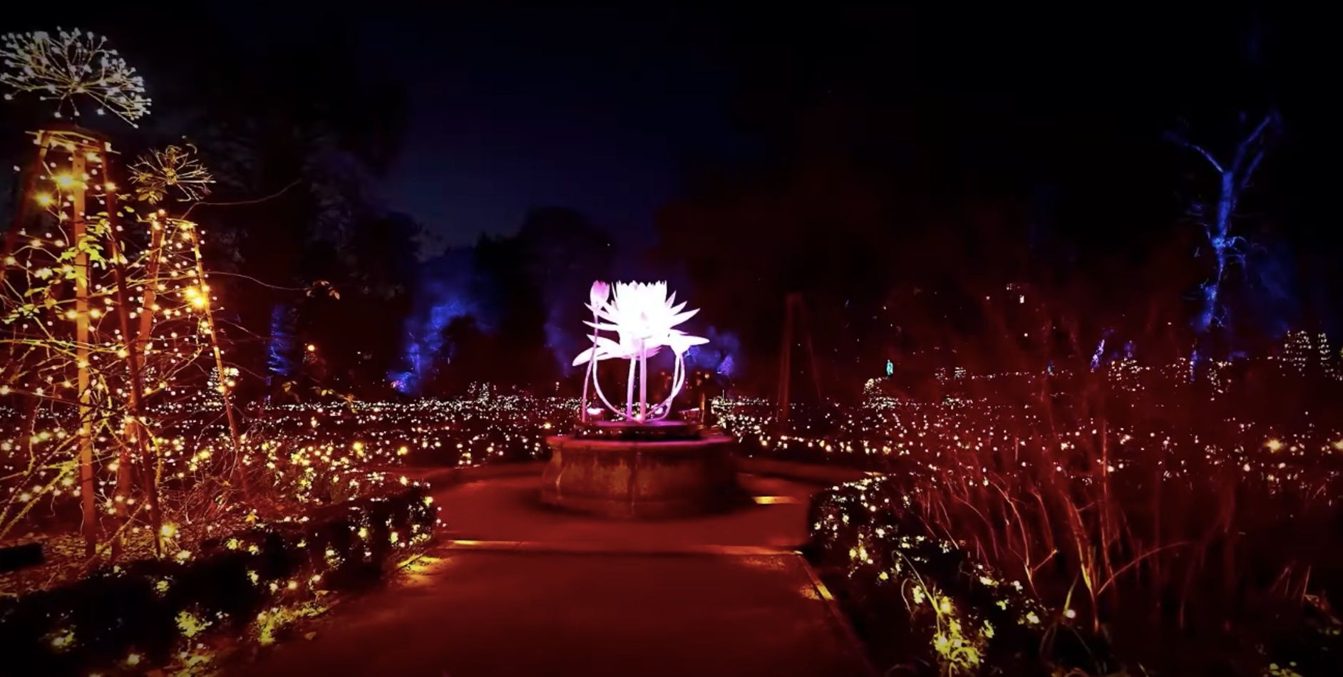 Espectáculo 'Natura Encesa' en los Jardines de Pedralbes / GRUP BALAÑÁ