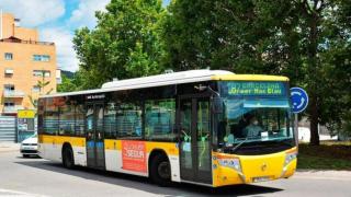 Un bus interurbano circula en el Baix Llobregat / CG