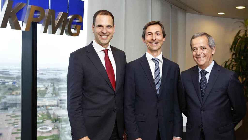 Carlos Cuatrecasas Jurado, Luis Vidal Puig y Sergio Mas-Sardá Romagosa, socios de KPMG en Barcelona
