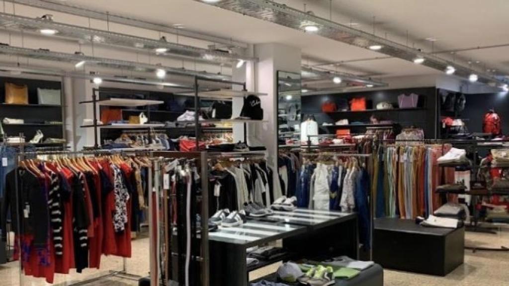 Interior de la tienda Barcelona Outlet / BARCELONA OUTLET