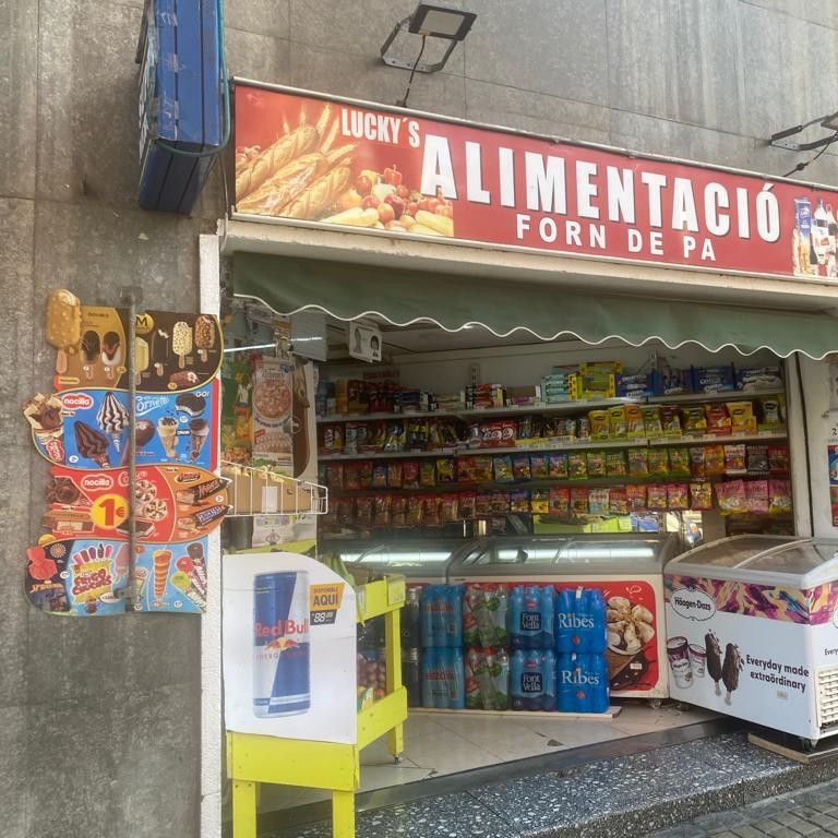 Un supermercat 24 hores a Barcelona / METRÓPOLI