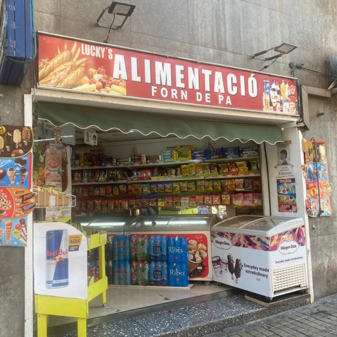 Un supermercado 24 horas en Barcelona / METRÓPOLI