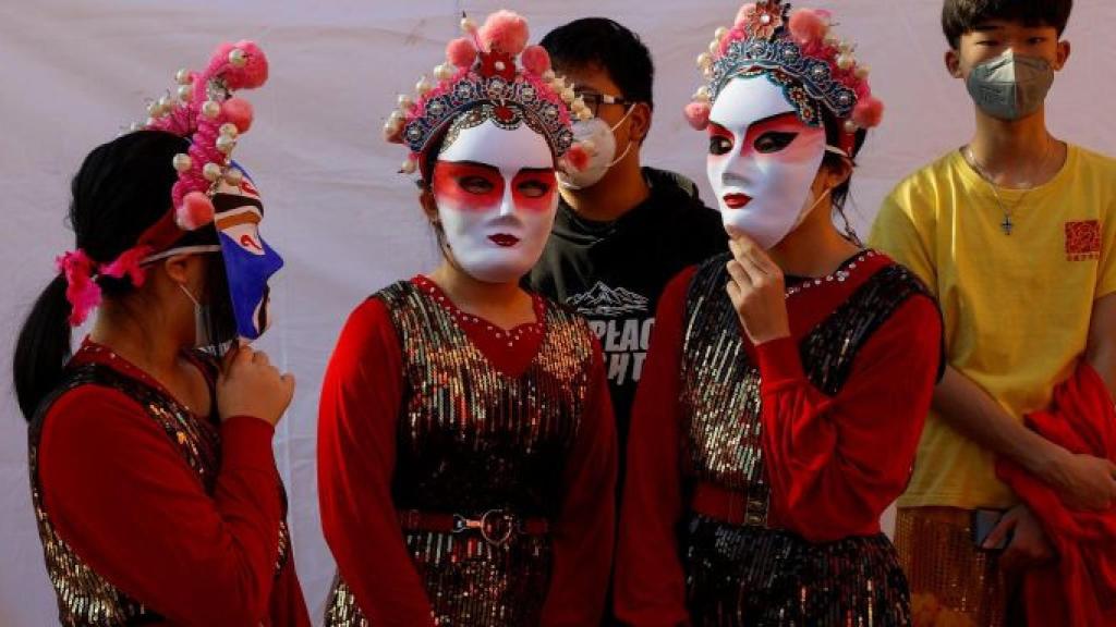 Más imágenes de la celebración del Año Nuevo Chino en el Arc de Triomf de Barcelona / EFE