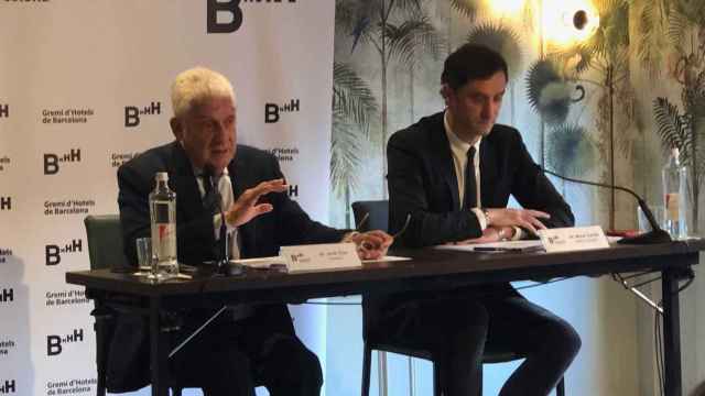 Jordi Clos, presidente del Gremi d'Hotels de Barcelona, y Manel Casals, director general / MA