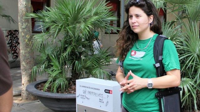 Informadora ambiental en Barcelona / AJ BCN