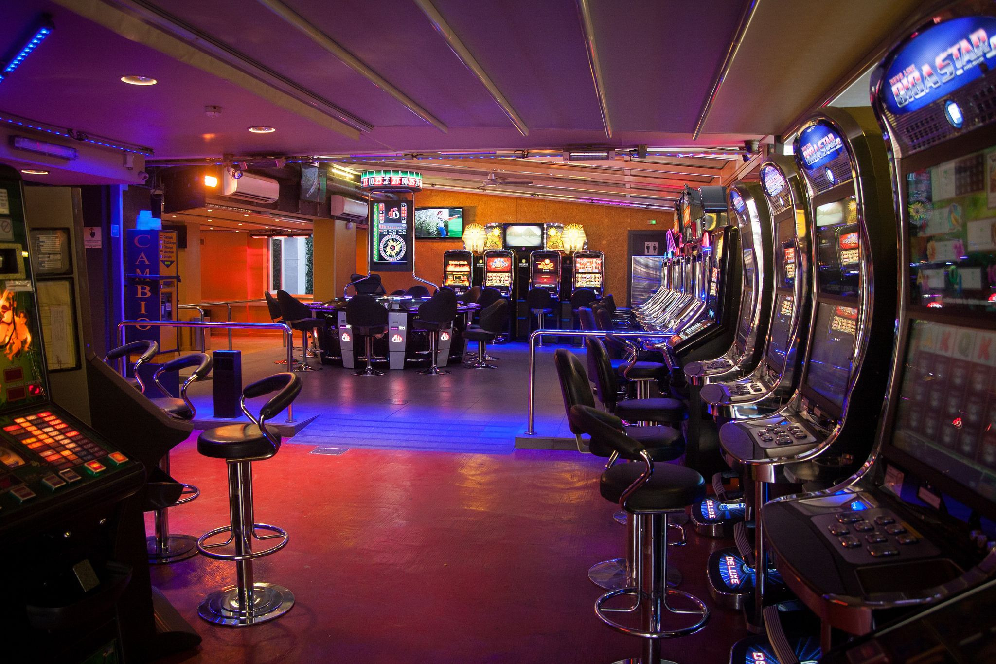 Interior de una sala de Bingo Billares