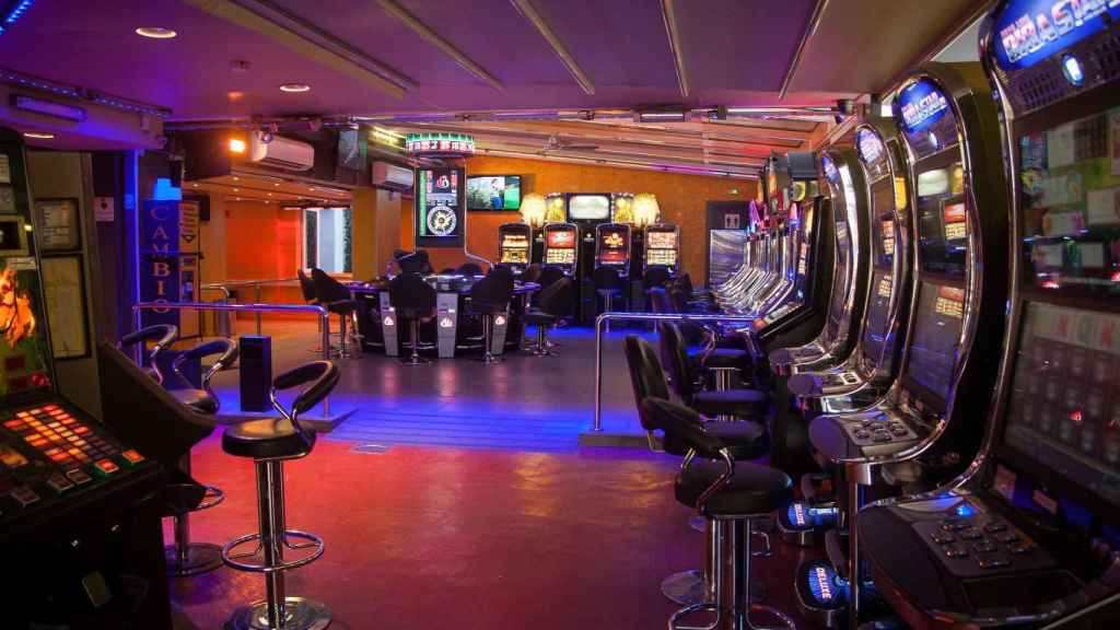 Interior de una sala de Bingo Billares