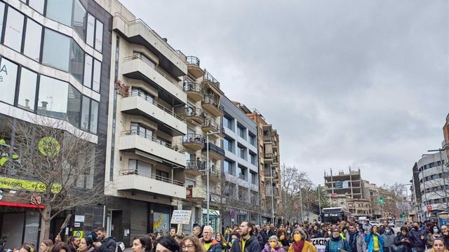 Piquetes de profesores se manifiestan este martes en Santa Coloma durante la huelga / EUROPA PRESS