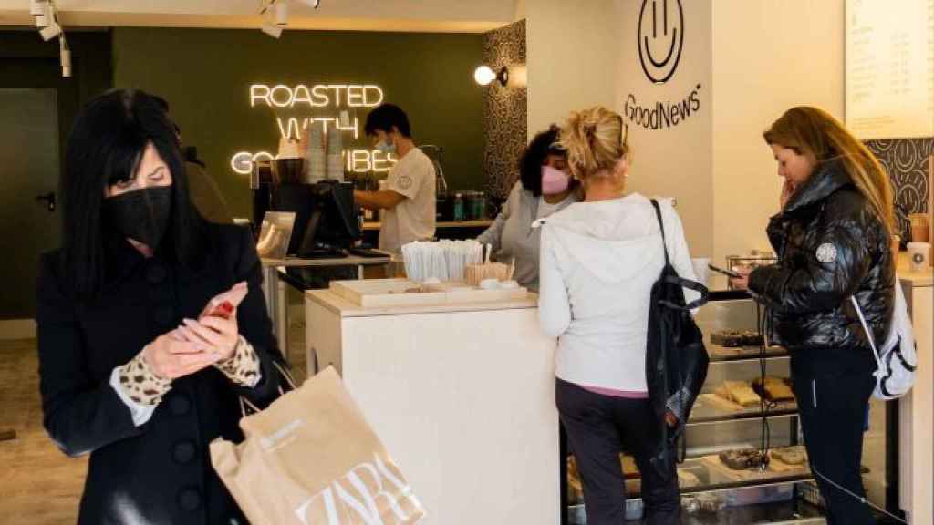 La cafetería de Good News en Francesc Mácia / LUIS MIGUEL AÑÓN (MA)