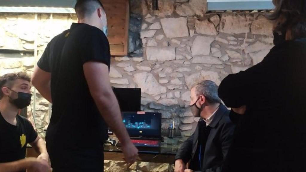 El alcalde de Barcelona, Jaume Collboni; y el concejal de Turismo e Industrias creativas, Xavier Marcé, durante la presentación de la 7a edición de Game BCN en el espacio