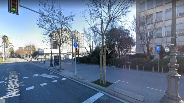 El 649 de la avenida Diagonal, en Les Corts, donde ha fallecido el motorista / GOOGLE MAPS