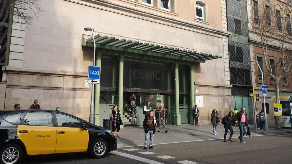 Accés a l'Hospital Clínic de Barcelona, un dels cinc centres públics més reputats d'Espanya  / METRÒPOLI - RP