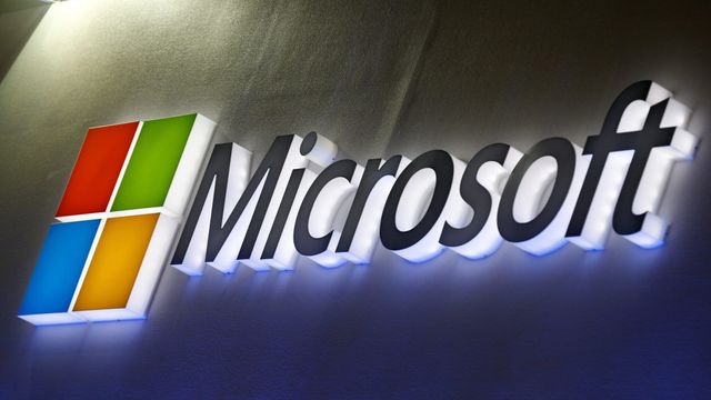 Un cartel de Microsoft en una de sus sedes / EFE