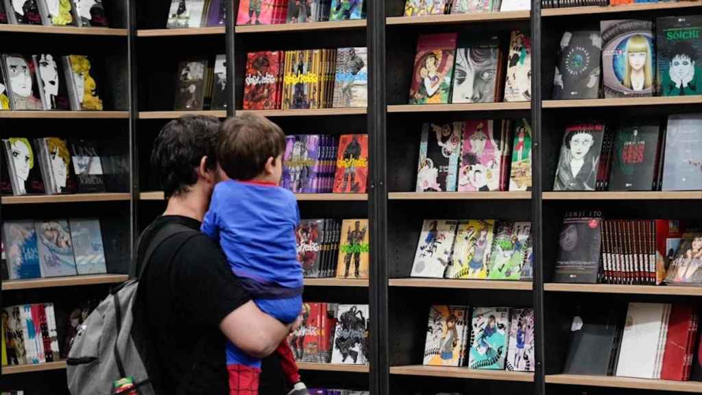 Un pare i un fill al Comic Barcelona / EFE