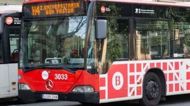 Buses de TMB en el Bon Pastor en una imagen de archivo / TMB