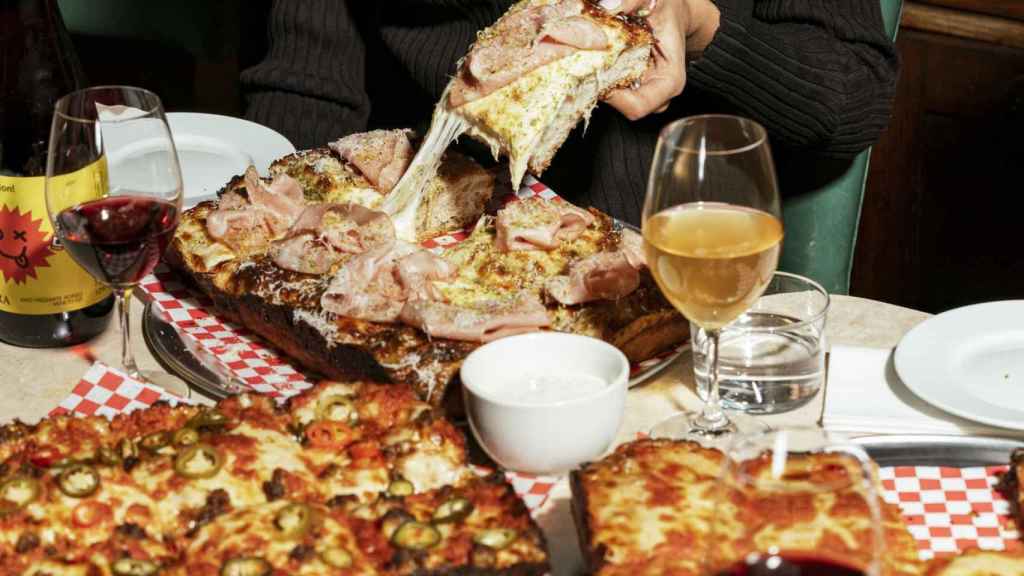 Pizzes de Four Corners, la primera pizzeria Detroit Style que està a Barcelona / HAYDON PERRIOR