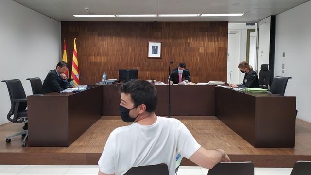 El 'estafador del amor', Albert Cavallé, en el juicio / EUROPA PRESS