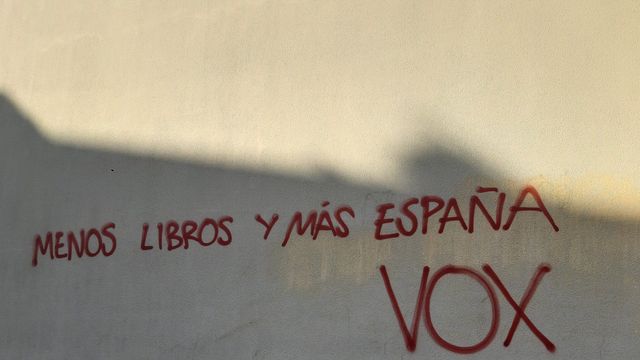 Pintada a favor de Vox en la biblioteca Sant Gervasi-Joan Maragall / TWITTER