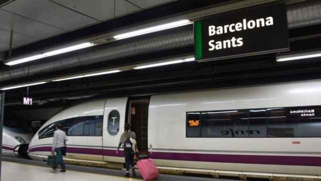 Un AVE en la estación de Sants de Barcelona / EUROPA PRESS