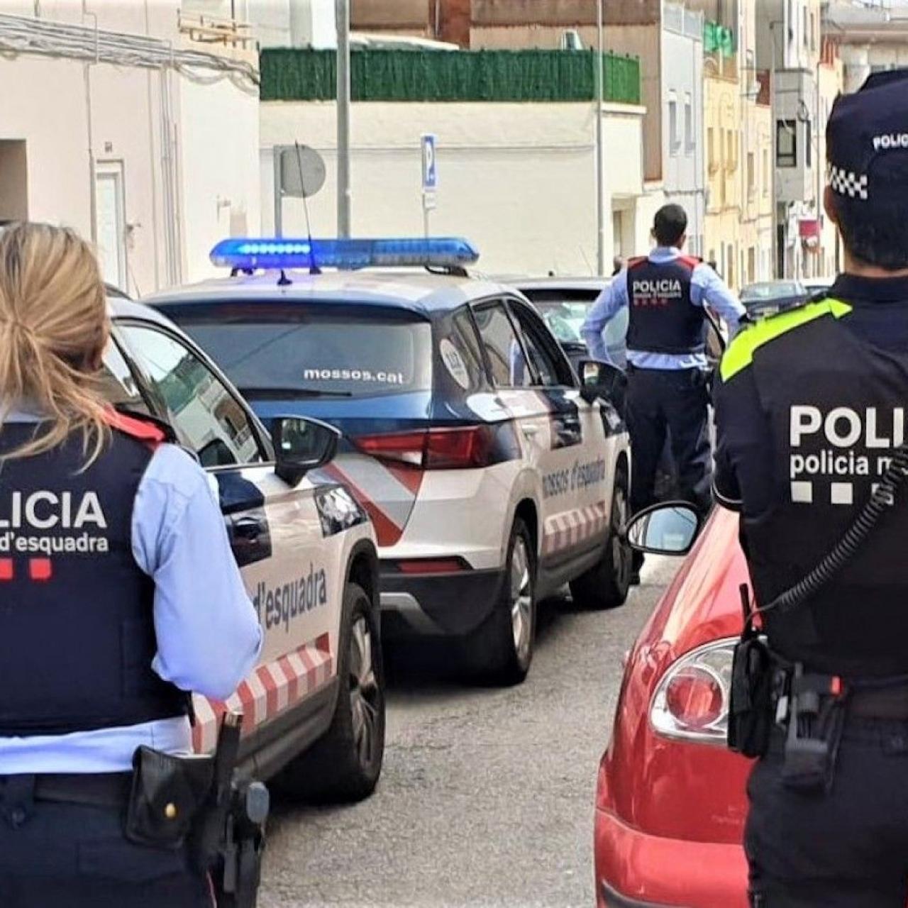 Agents de Mossos i de la policia local de Terrassa / ARXIU