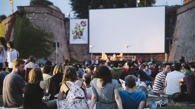 Cine al aire libre de Sala Montjuïc en Barcelona, una de las más populares de la ciudad
