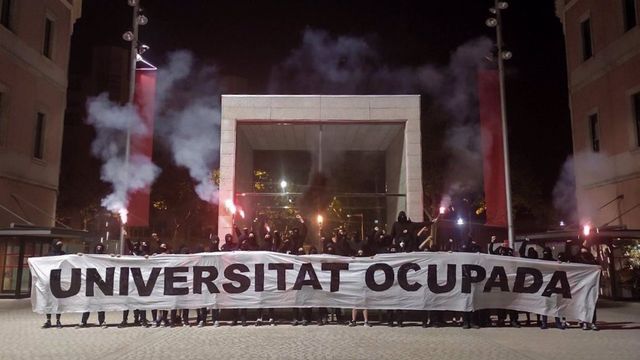 Estudiantes protestan en el Campus de Ciutadella de la Universitat Pompeu Fabra (UPF) / SEPC