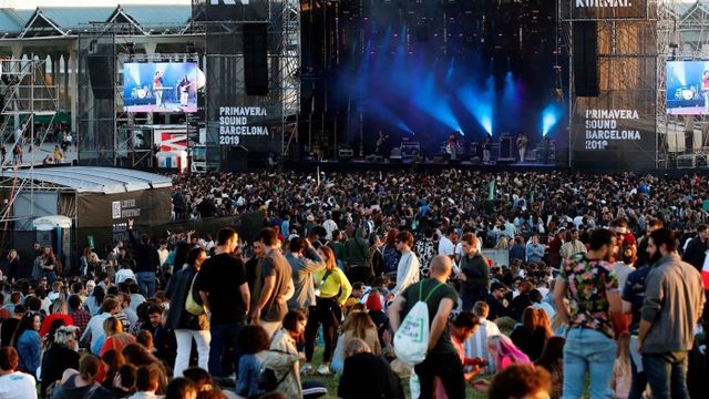 Asistentes del Primavera Sound, a la espera de una actuación en esta edición de 2022 / EFE