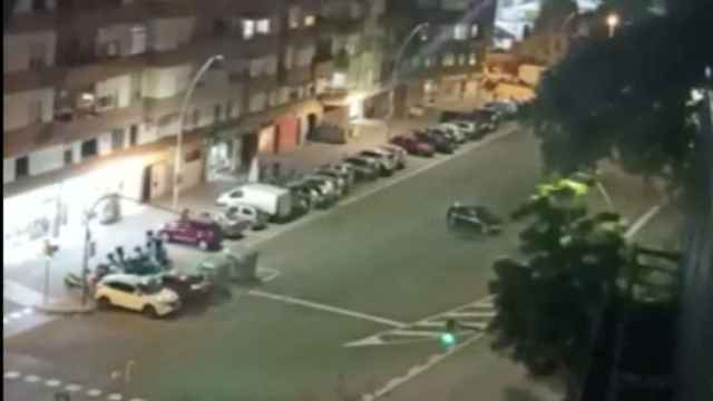 Un coche comete numerosas infracciones circulando en La Verneda i la Pau / CEDIDA