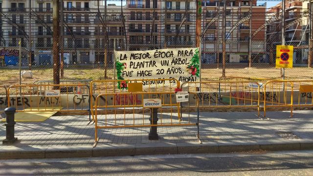 El mercado de la Abaceria, desde la travesera de Gràcia / METRÓPOLI - JORDI SUBIRANA