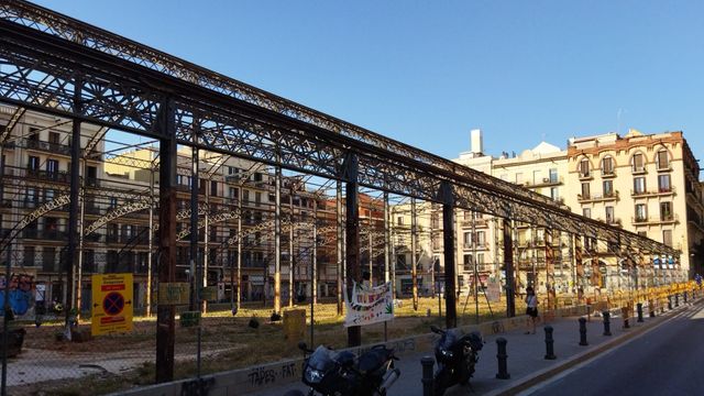 La estructura de hierro de la antigua Abaceria / METRÓPOLI - JORDI SUBIRANA