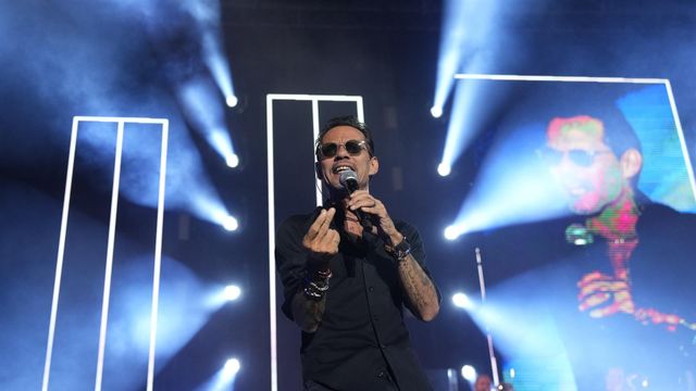 Marc Anthony durante su concierto en el RCDE de Cornellà / EFE-ALEJANDRO GARCÍA