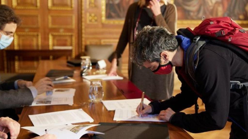 Lucía Martín, exregidora de Vivienda, en la firma del convenio ESAL