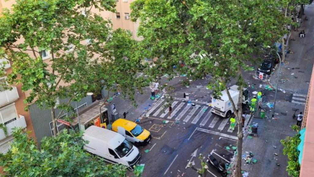 Sorra que va deixar la macrofesta il·legal al Turó de la Peira