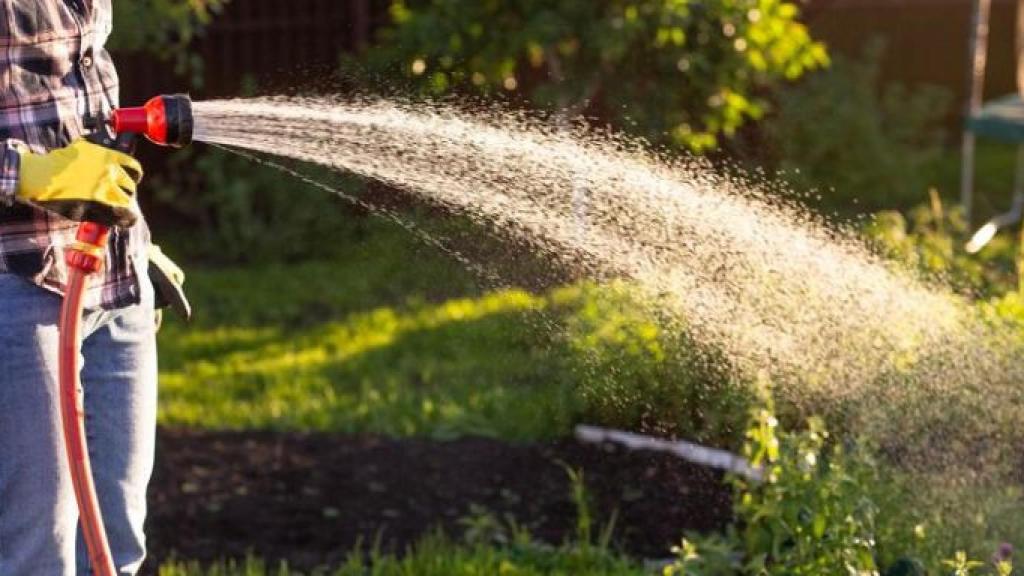 Un sistema de riego en una imagen de archivo