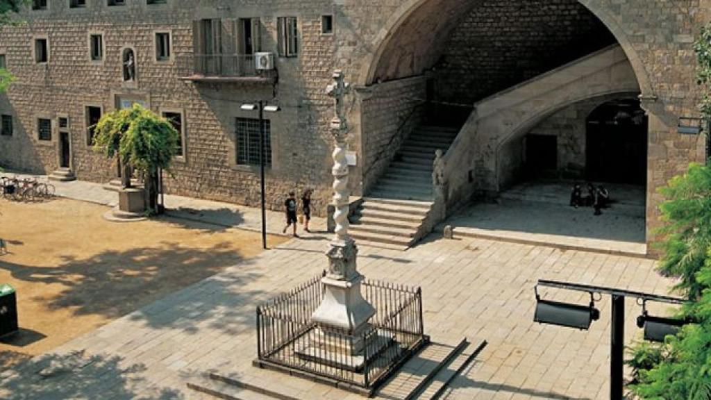 Vista aèria de l'antic Hospital de la Santa Creu i Sant Pau / ARXIU