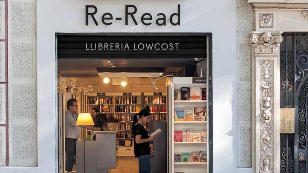 Fachada de una de las librerías de segunda mano Re-Read de Barcelona