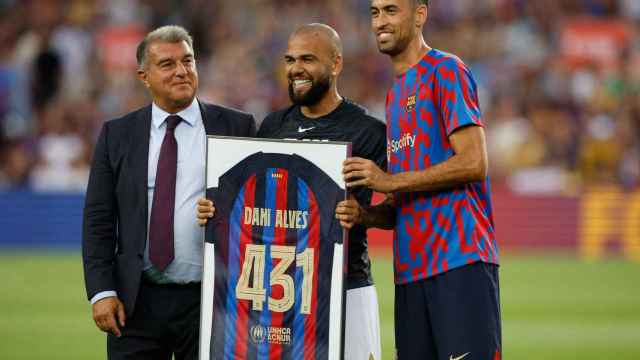 Laporta, Alves y Busquets en el Gamper