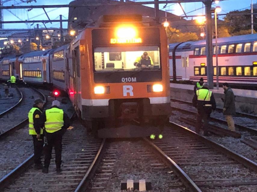 Imatge d'un tren de la línia R2 de Rodalies / RENFE