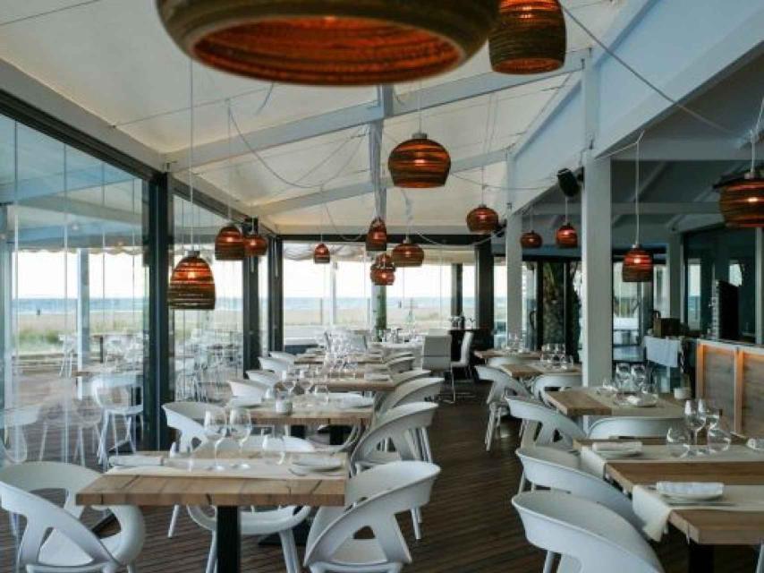 Terrassa del restaurant Casanova Beach Club de Castelldefels