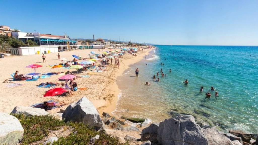 Platja de Vilassar de Mar plena de gent