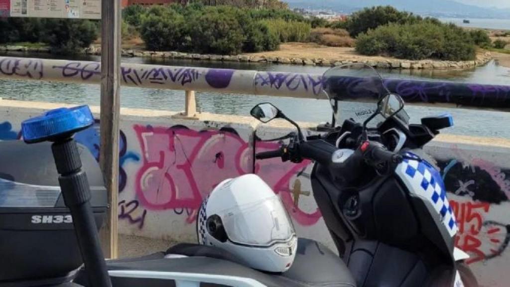 Una moto de la Policía Local en Sant Adrià / AJUNTAMENT DE SANT ADRIÀ