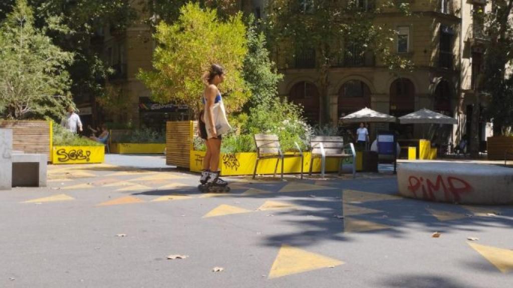 Grafitis a la superilla de Sant Antoni / GUILLEM ANDRÉS